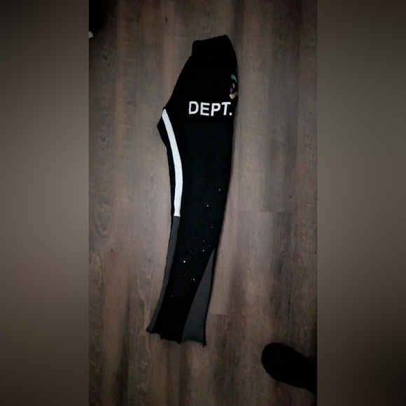 Im saying gallery dept pants size L fit like M - Picture 6 of 6